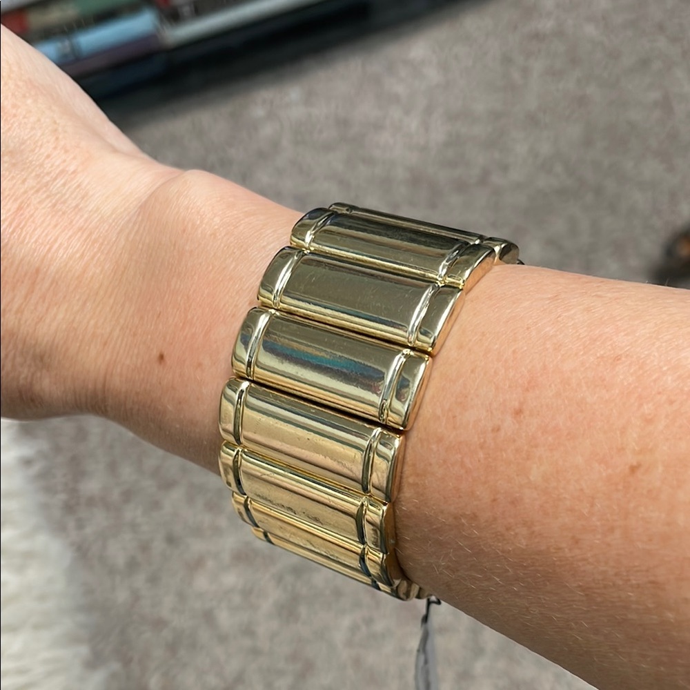 Vintage Gold metal stretch Bracelet